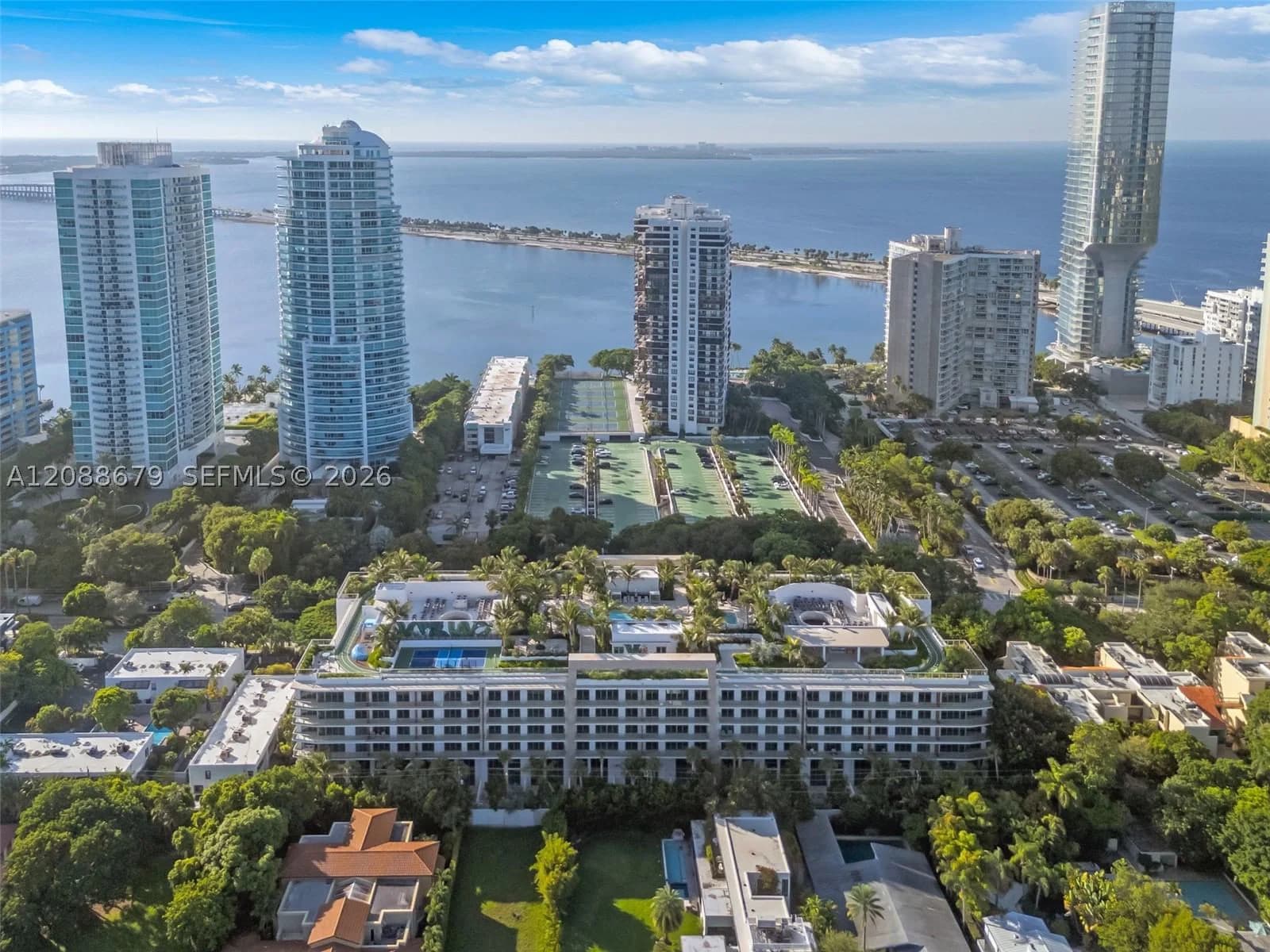 2-bedroom Condo — 2200 Brickell Ave #204, Miami, FL 33129
