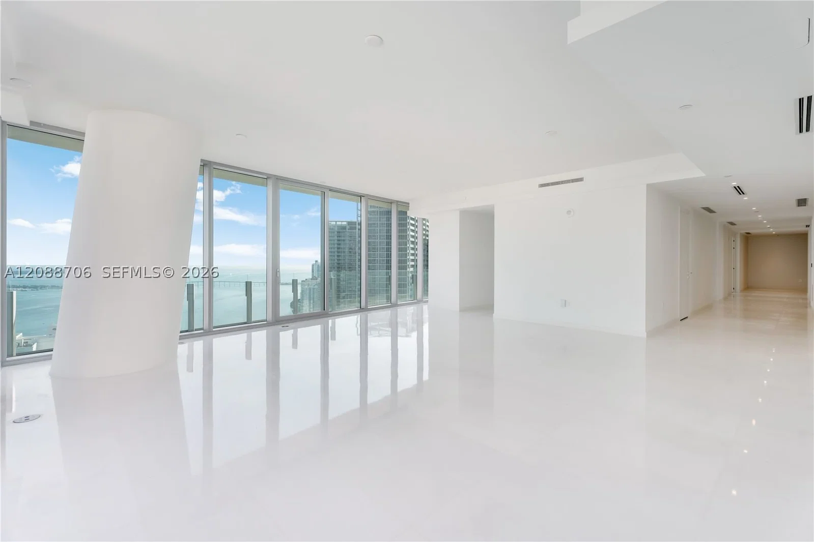5-bedroom Condo — Miami, FL 33131
