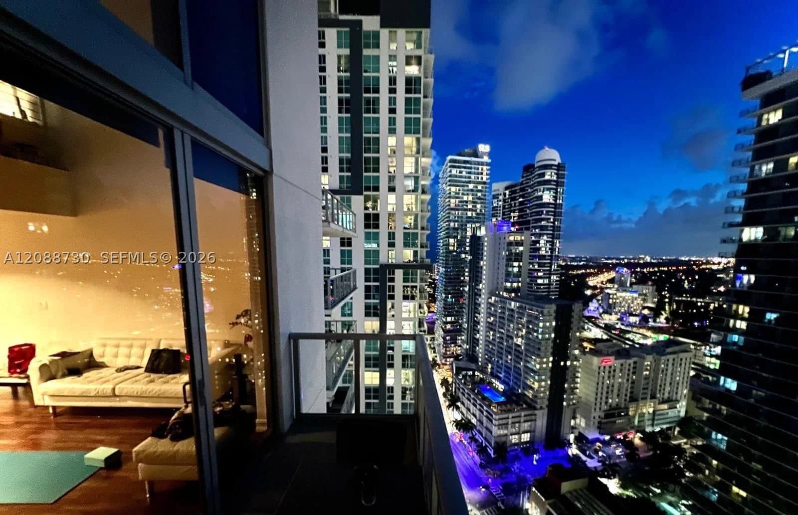 1-bedroom Condo — 1050 Brickell Ave #3216, Miami, FL 33131