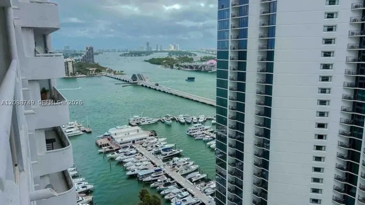 3-bedroom Condo — 1717 Bayshore Dr #A-2741, Miami, FL 33132