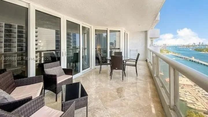 3-bedroom Condo — 1717 Bayshore Dr #A-2741, Miami, FL 33132
