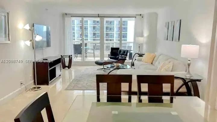 3-bedroom Condo — 1717 Bayshore Dr #A-2741, Miami, FL 33132