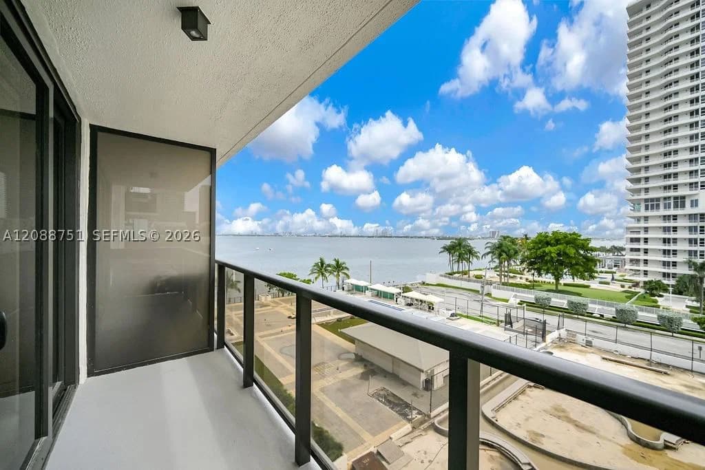 1-bedroom Condo — 600 36th St #508, Miami, FL 33137