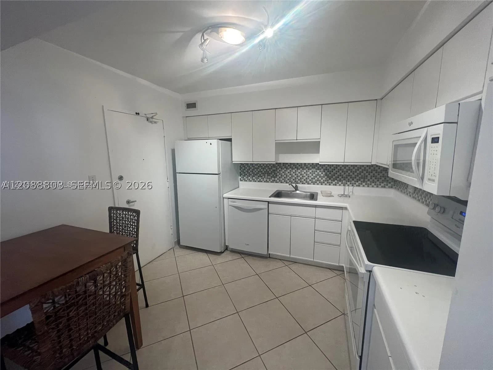 1+1 Condo — 5161 Collins Ave #1710, Miami Beach, FL 33140