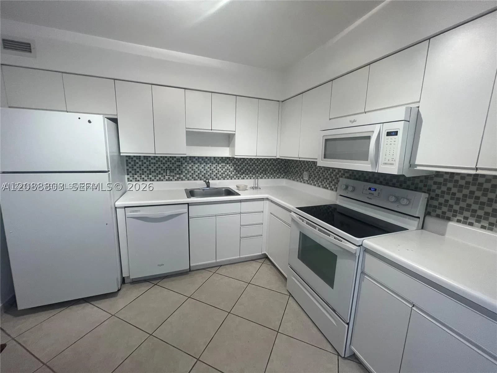 1+1 Condo — 5161 Collins Ave #1710, Miami Beach, FL 33140