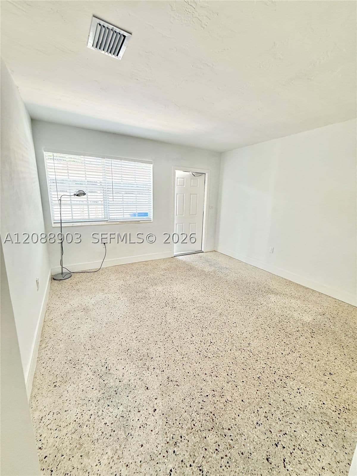2+1 Mülk — 3050 20th St #2, Miami, FL 33142