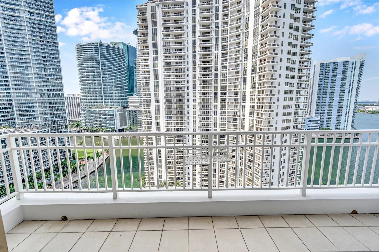 1+1 Condo — 801 Brickell Key Blvd #2208, Miami, FL 33131