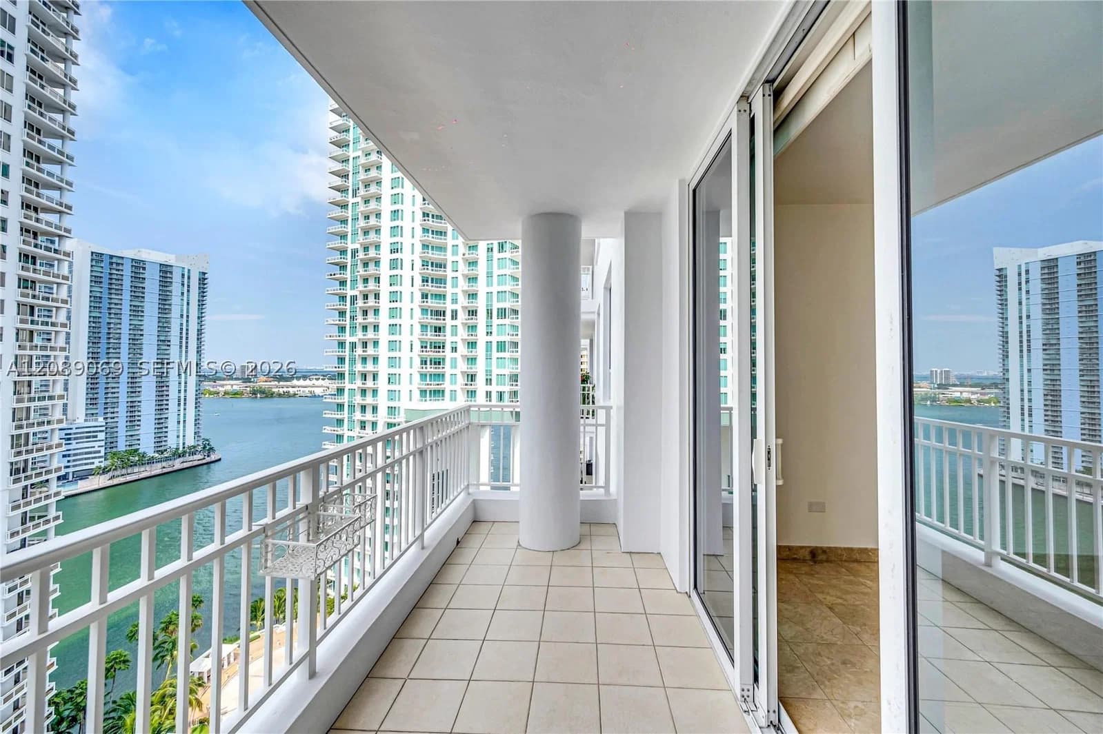 1+1 Condo — 801 Brickell Key Blvd #2208, Miami, FL 33131