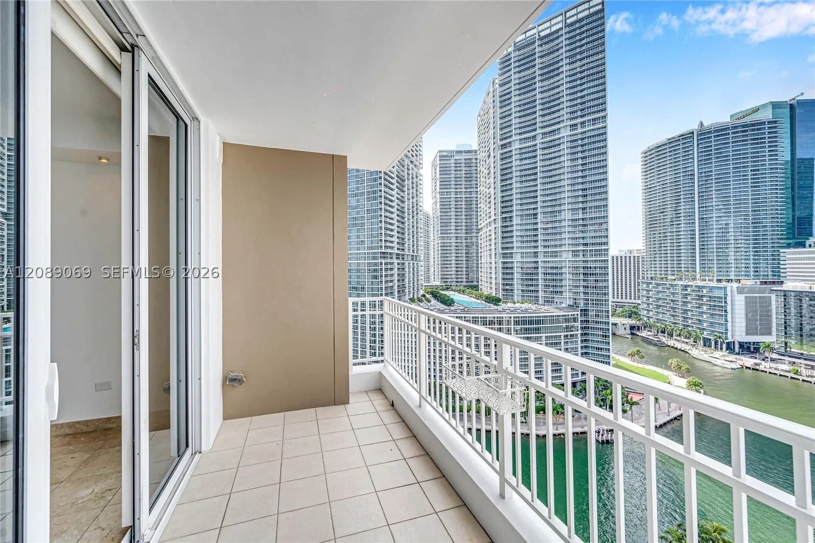 1+1 Condo — 801 Brickell Key Blvd #2208, Miami, FL 33131