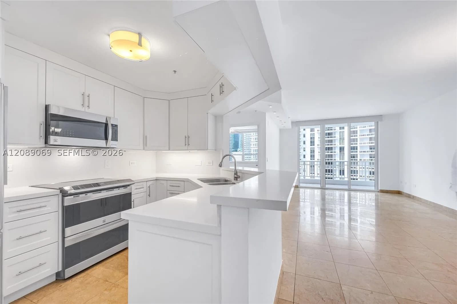 1+1 Condo — 801 Brickell Key Blvd #2208, Miami, FL 33131