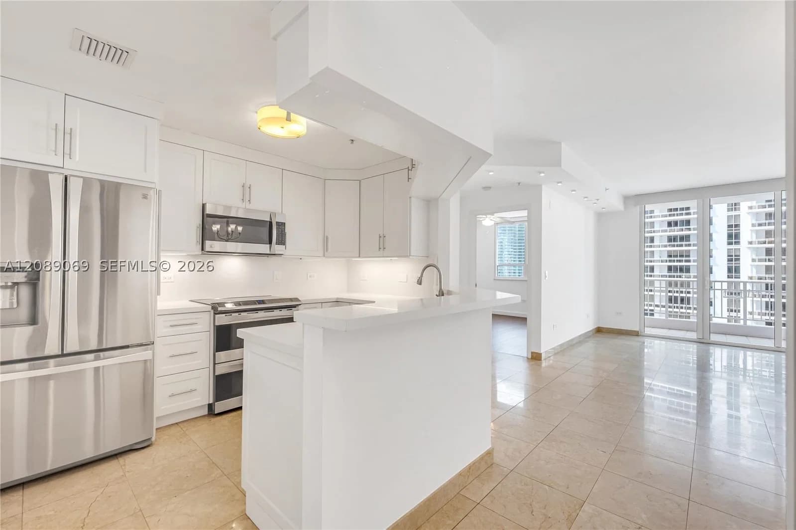 1+1 Condo — 801 Brickell Key Blvd #2208, Miami, FL 33131