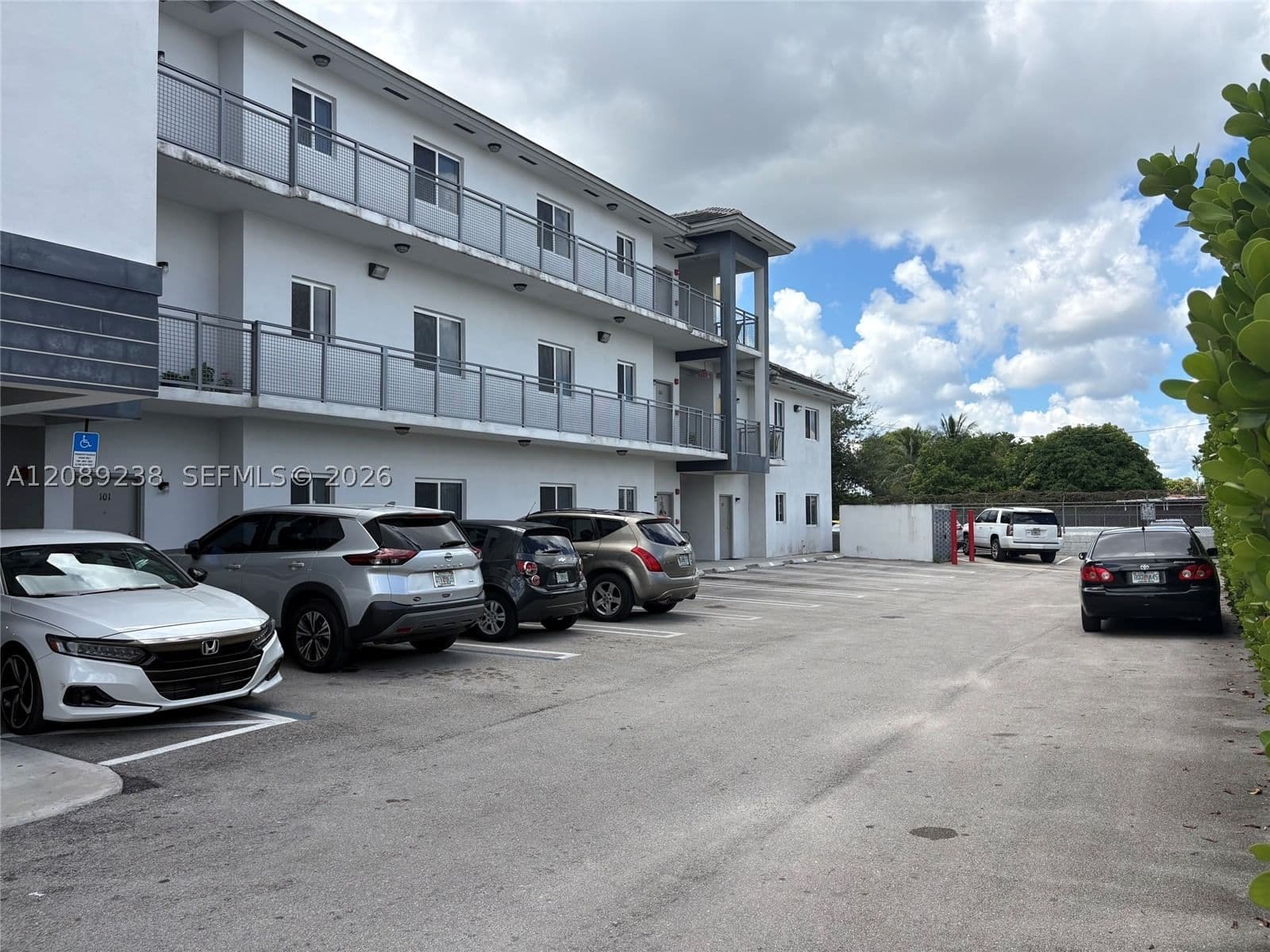 Mülk — 4260 Palm Ave, Hialeah, FL 33012