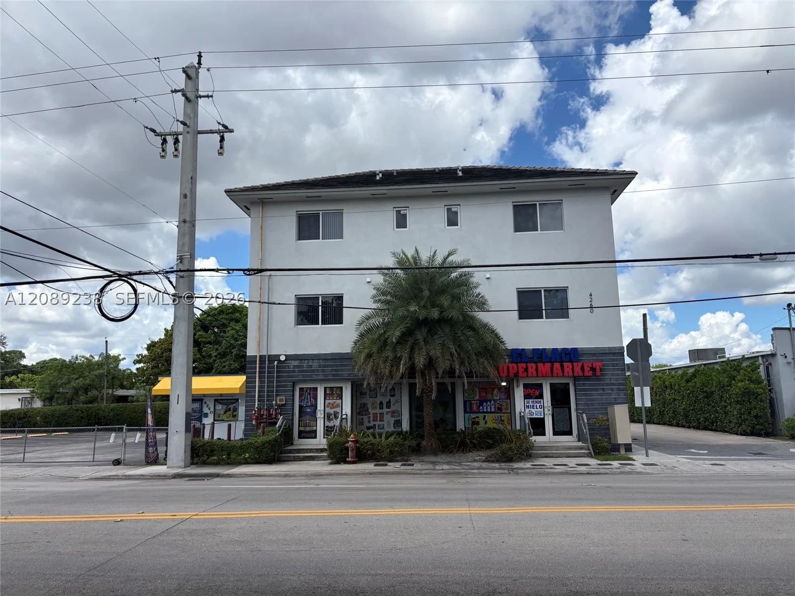 Mülk — 4260 Palm Ave, Hialeah, FL 33012