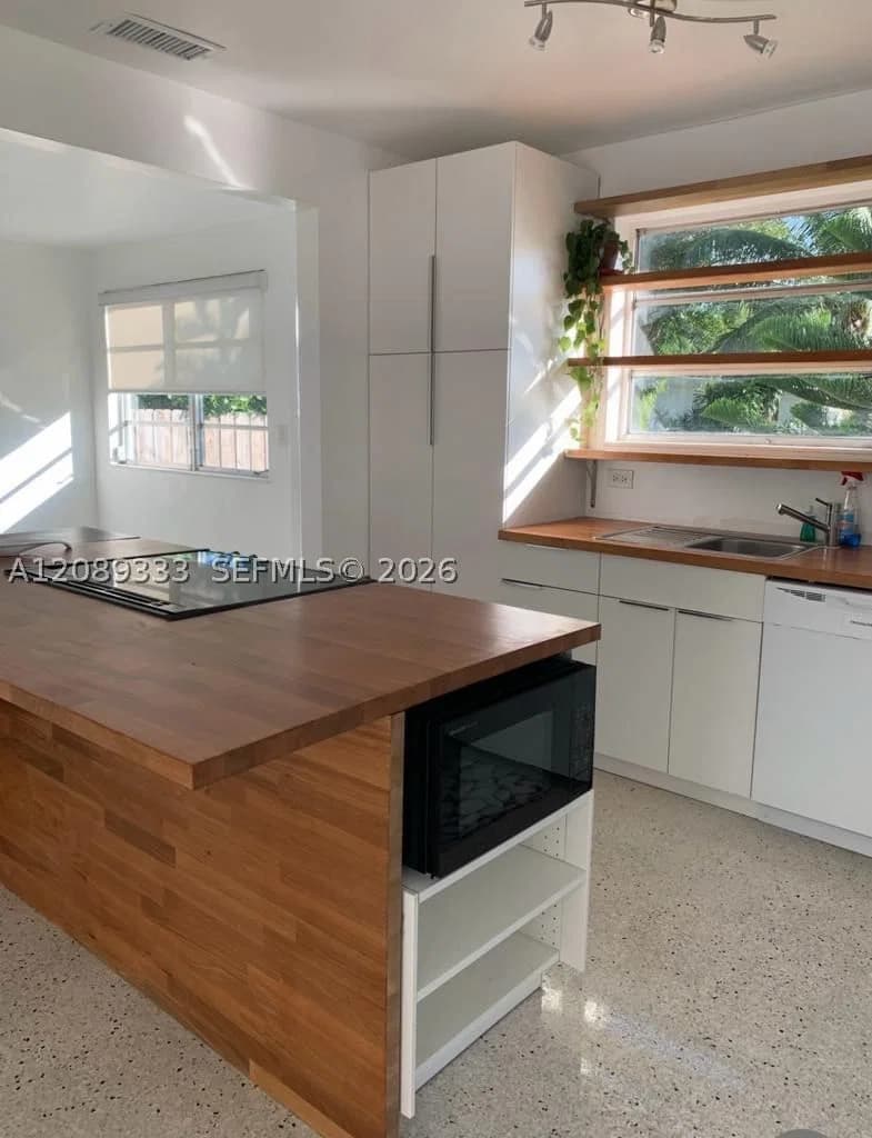 2-bedroom Single-Family Home — 3339 Frow Ave #1, Miami, FL 33133