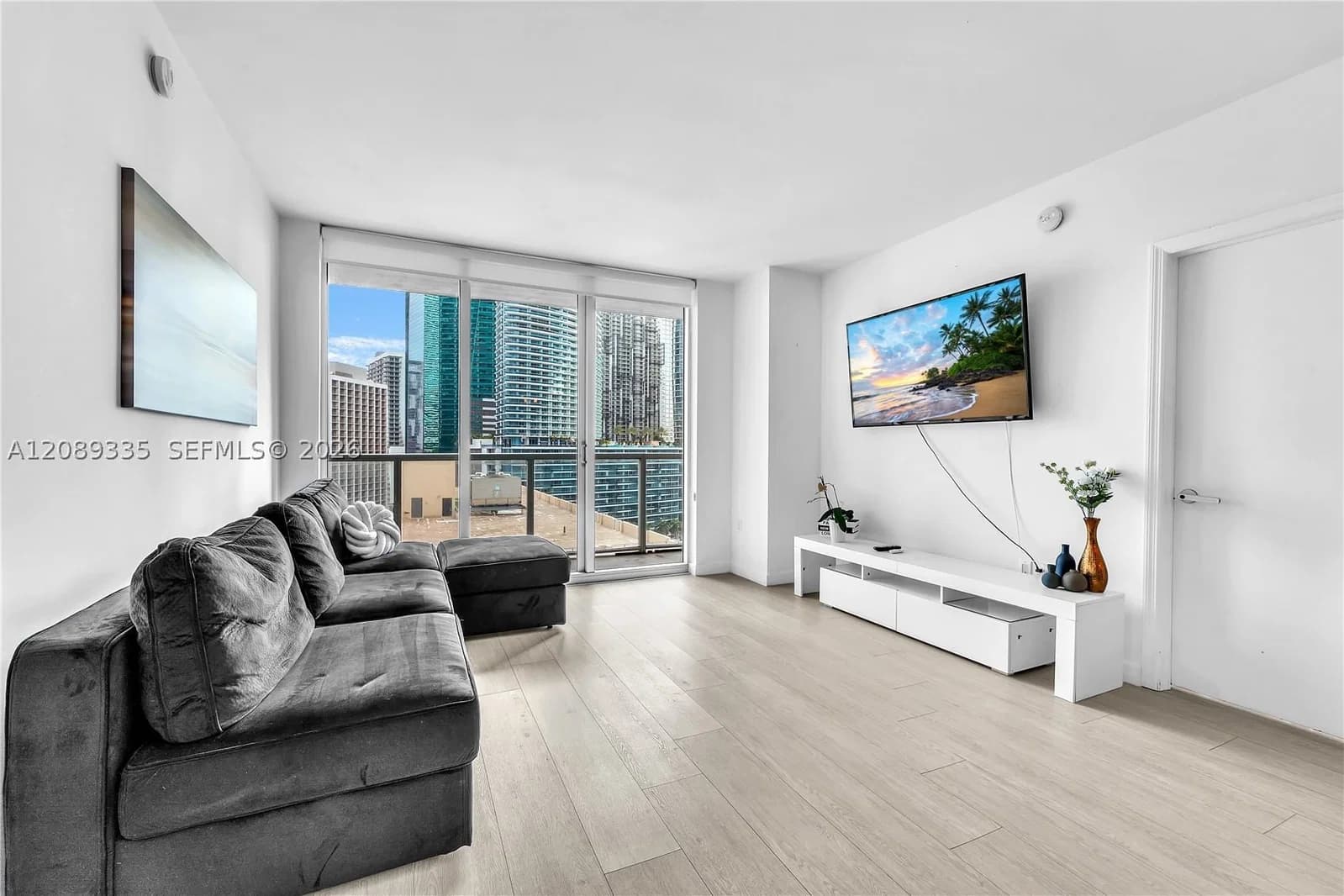 2-bedroom Condo — 500 Brickell Ave #1605, Miami, FL 33131