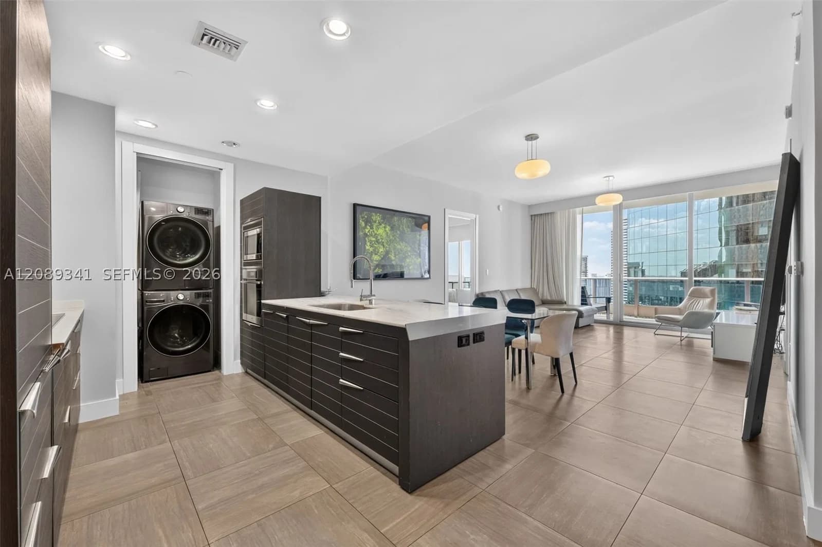 2-bedroom Condo — 200 Biscayne Boulevard Way #4711, Miami, FL 33131