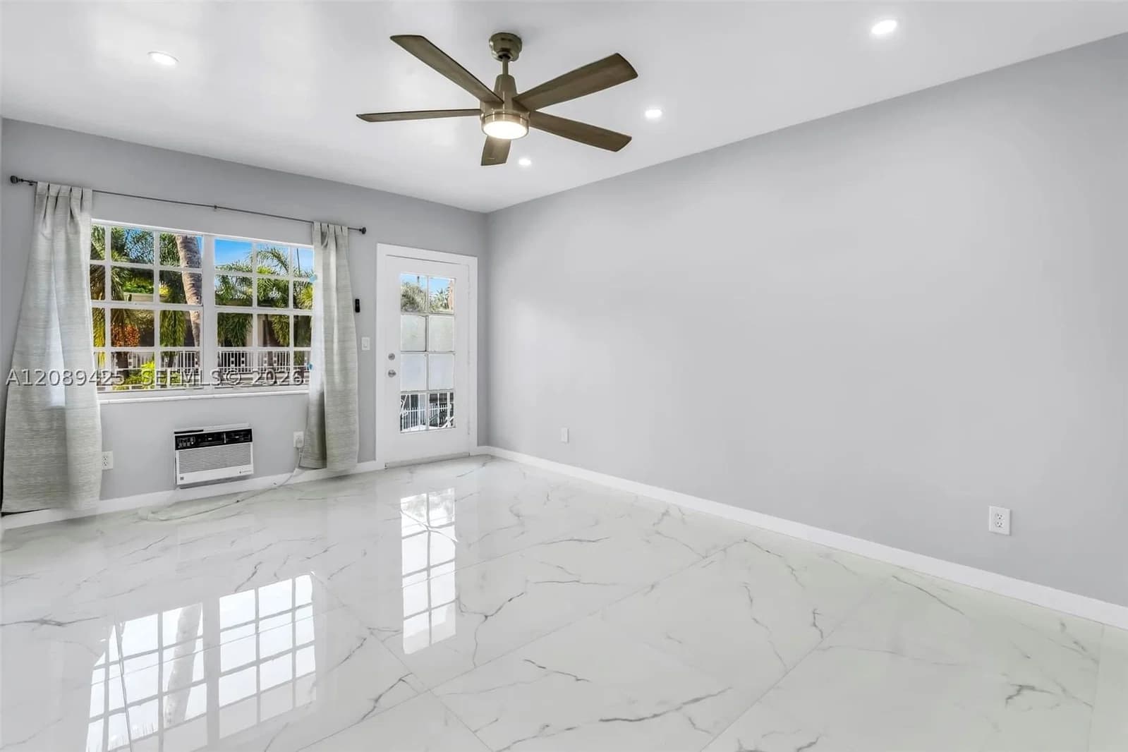 Condo — 635 8th St #205, Miami Beach, FL 33139