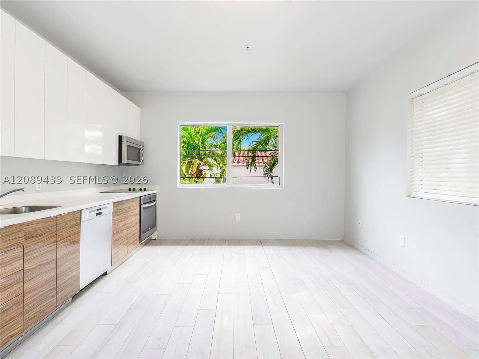 2-bedroom Condo — 820 15th St #205, Miami Beach, FL 33139