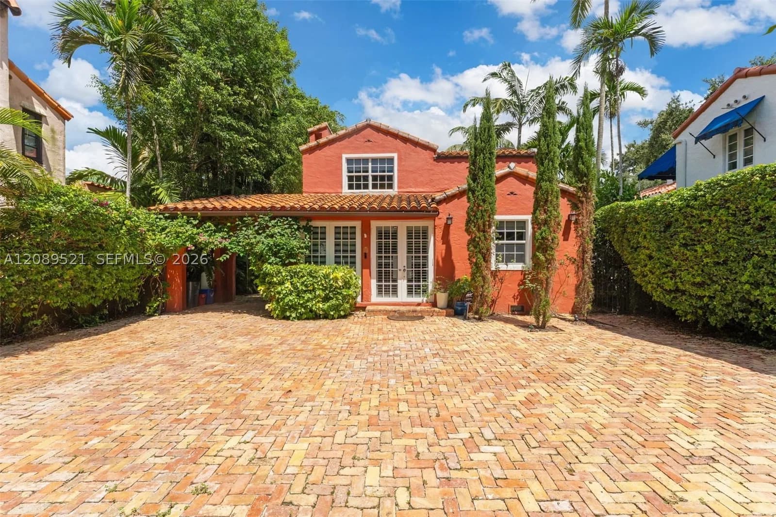 4+1 Müstakil ev — 629 Altara Ave, Coral Gables, FL 33146