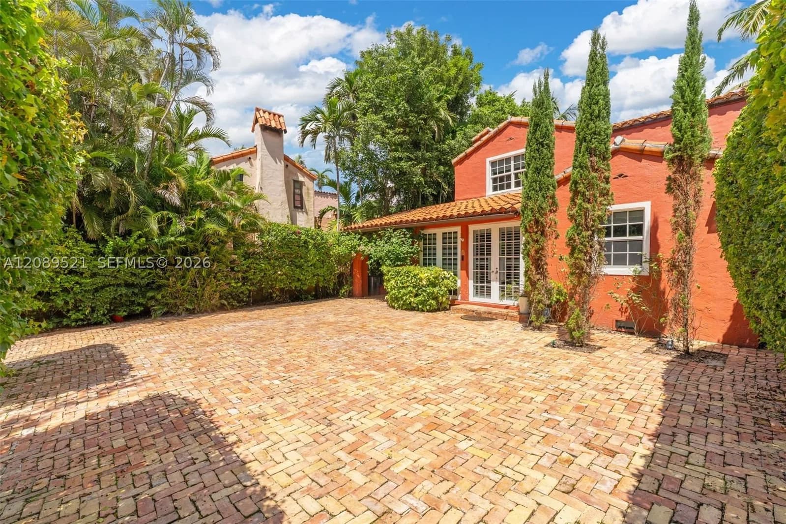 4+1 Müstakil ev — 629 Altara Ave, Coral Gables, FL 33146