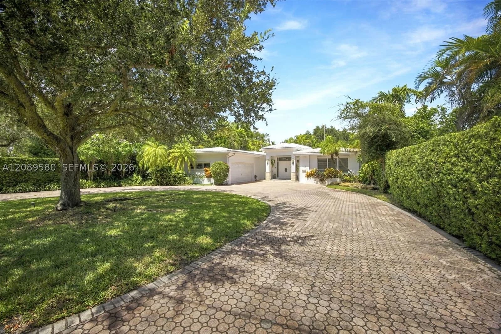 3+1 Müstakil ev — 1325 Blue Rd, Coral Gables, FL 33146