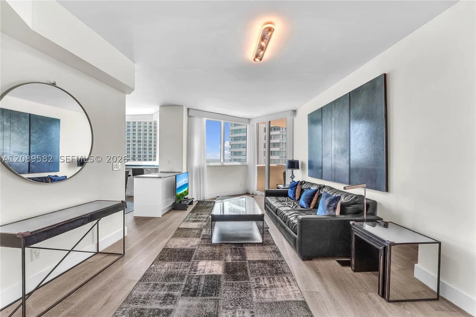 1-bedroom Condo — 300 Pointe Dr #809, Miami Beach, FL 33139