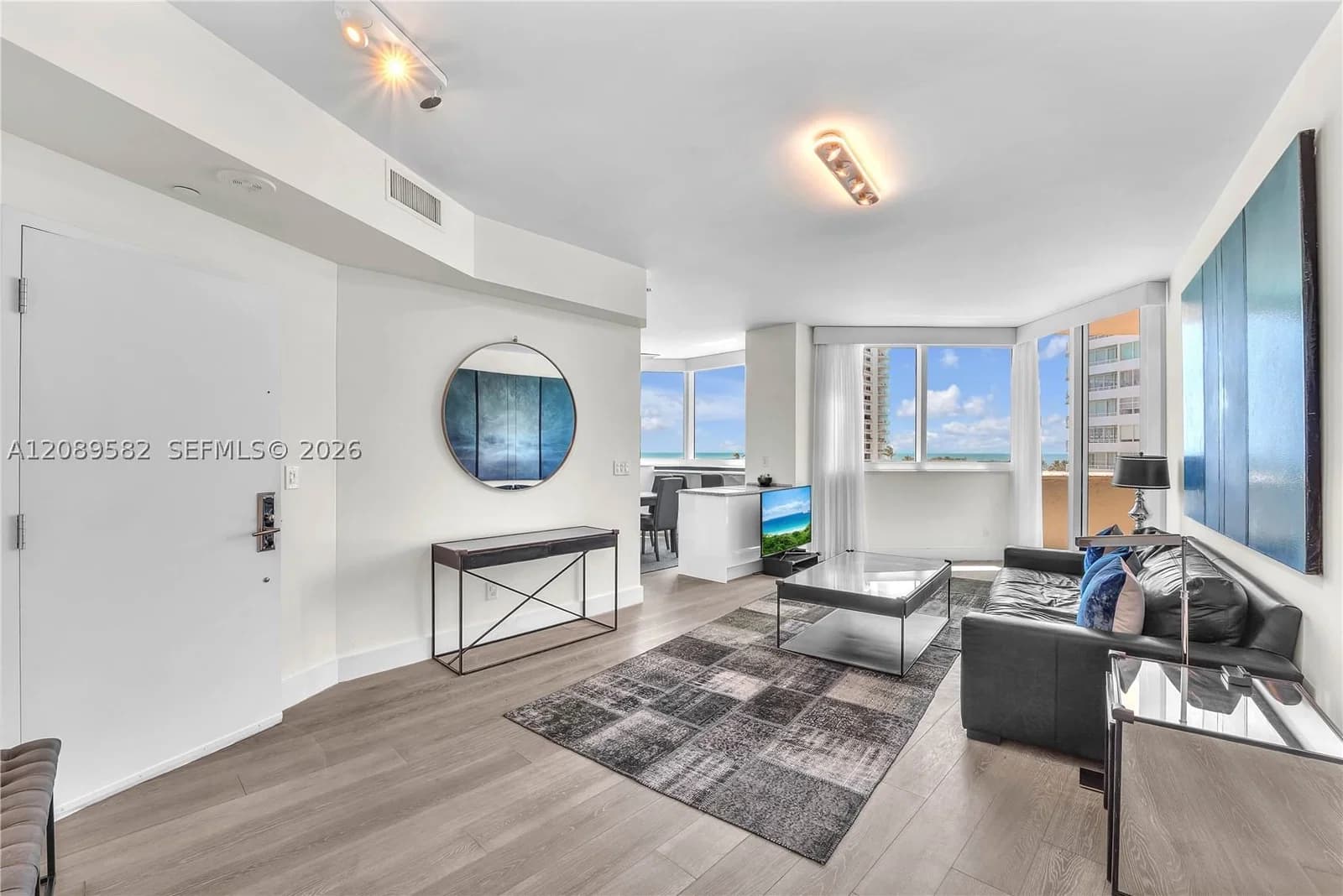 1-bedroom Condo — 300 Pointe Dr #809, Miami Beach, FL 33139