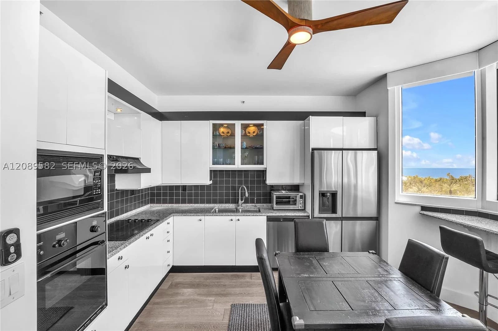 1-bedroom Condo — 300 Pointe Dr #809, Miami Beach, FL 33139