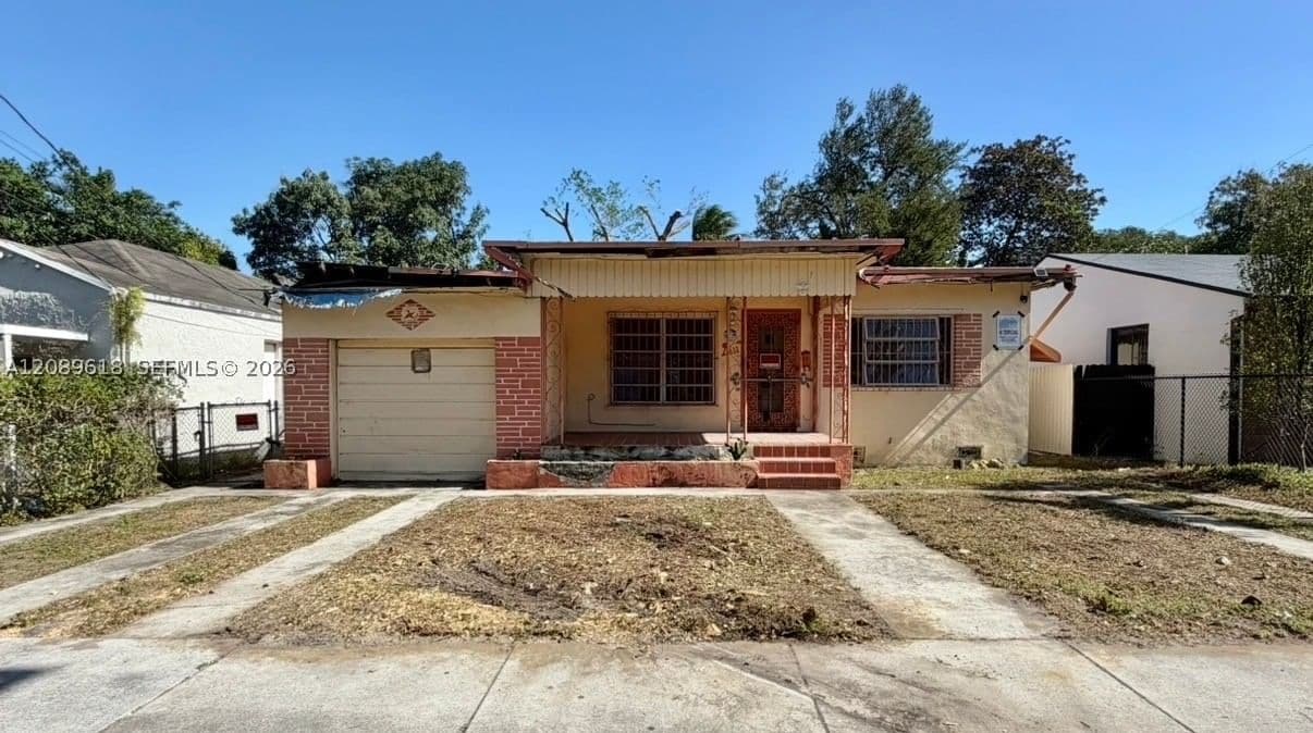 3+1 Müstakil ev — 3233 13th Ave, Miami, FL 33142