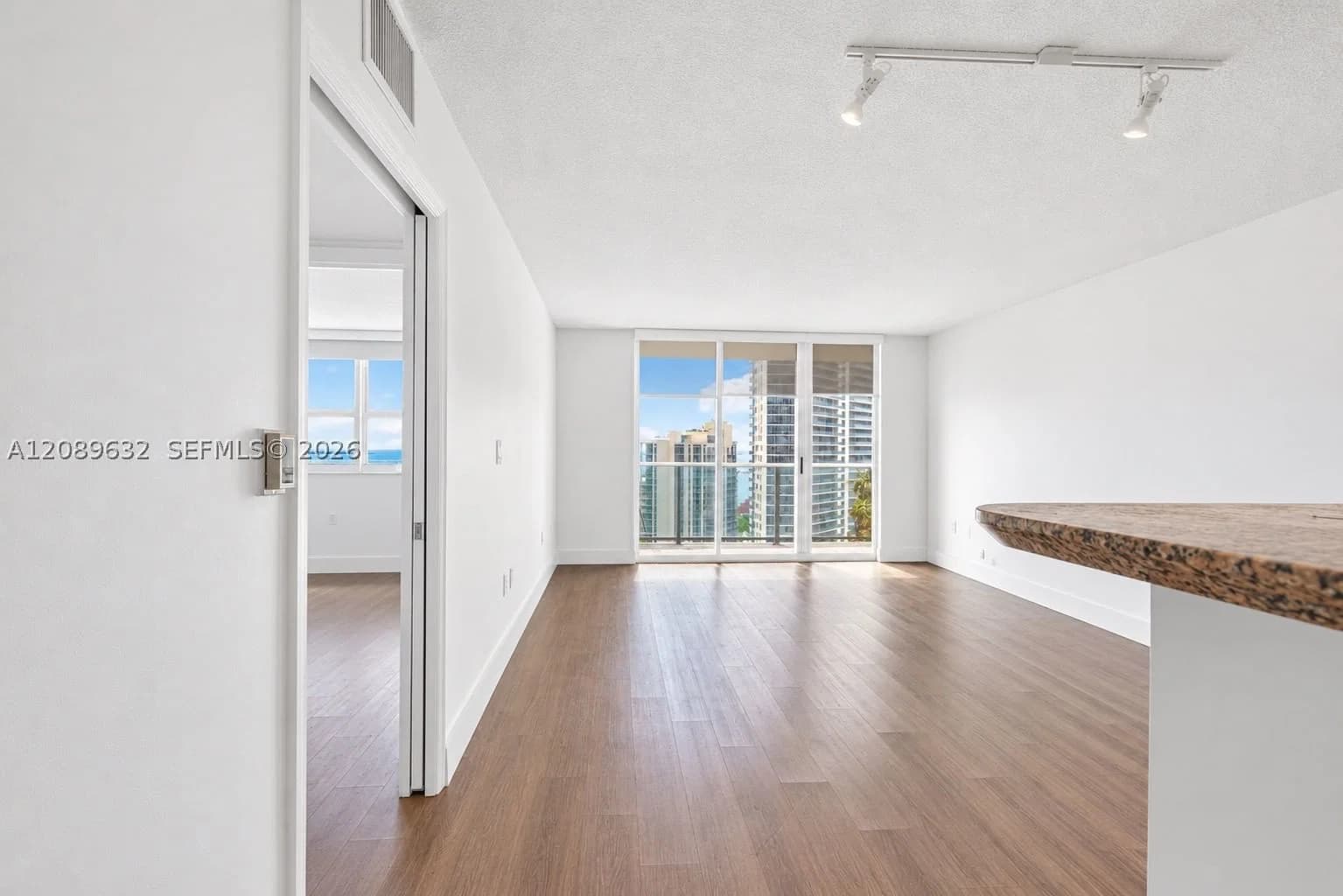 1-bedroom Condo — 1155 Brickell Bay Dr #2905, Miami, FL 33131