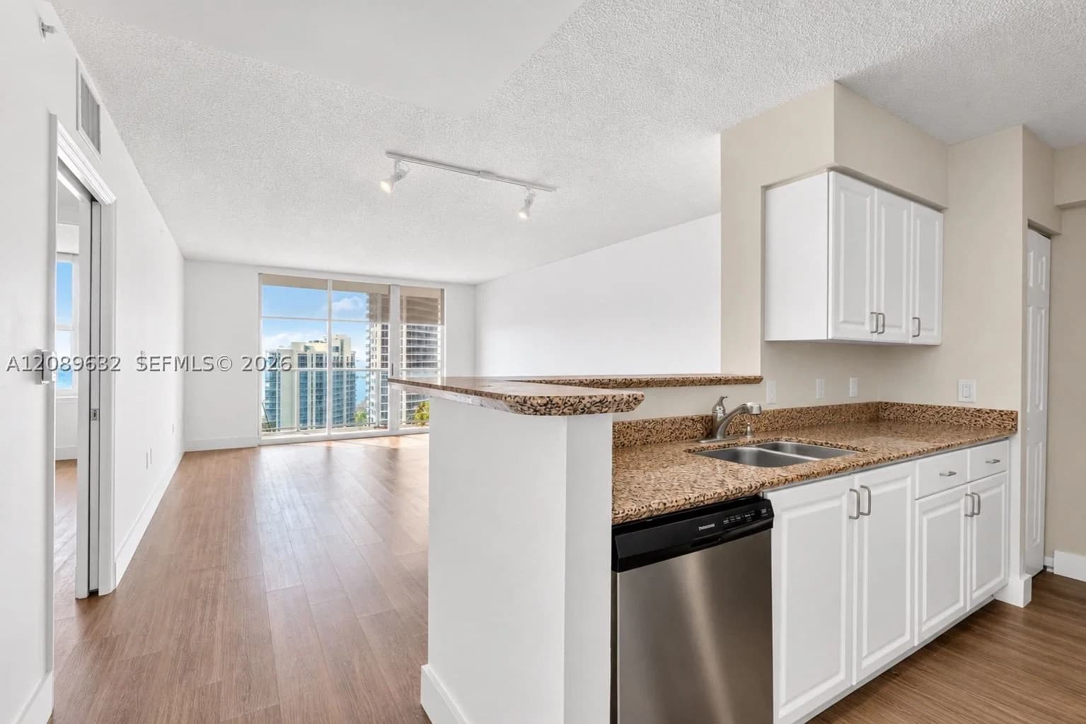 1-bedroom Condo — 1155 Brickell Bay Dr #2905, Miami, FL 33131