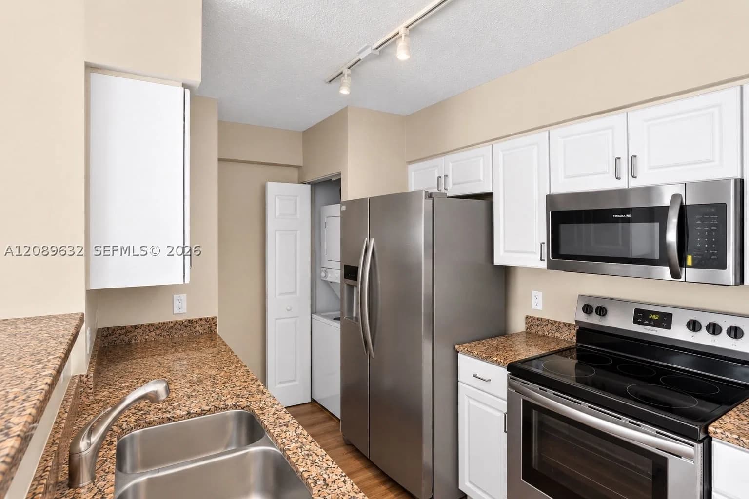 1-bedroom Condo — 1155 Brickell Bay Dr #2905, Miami, FL 33131