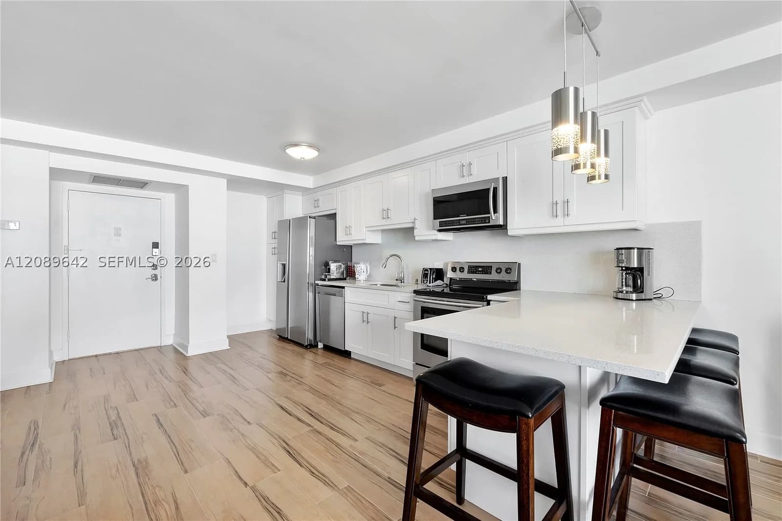 1-bedroom Condo — 1800 Collins Ave #11B, Miami Beach, FL 33139