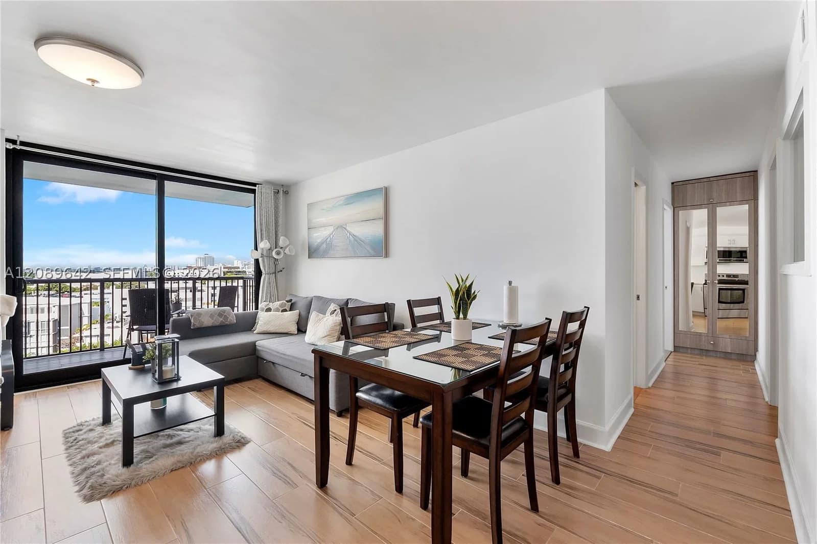 1-bedroom Condo — 1800 Collins Ave #11B, Miami Beach, FL 33139