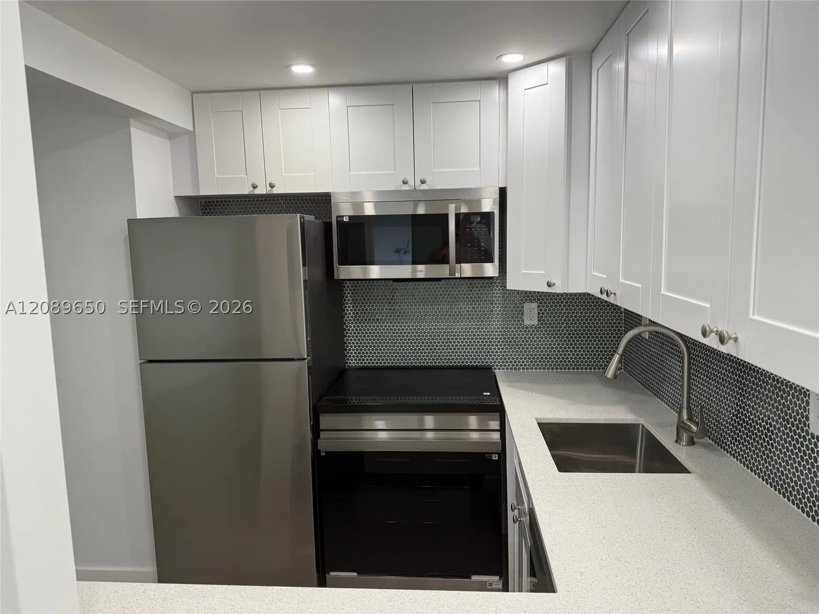 1+1 Condo — 926 Michigan Ave #12, Miami Beach, FL 33139