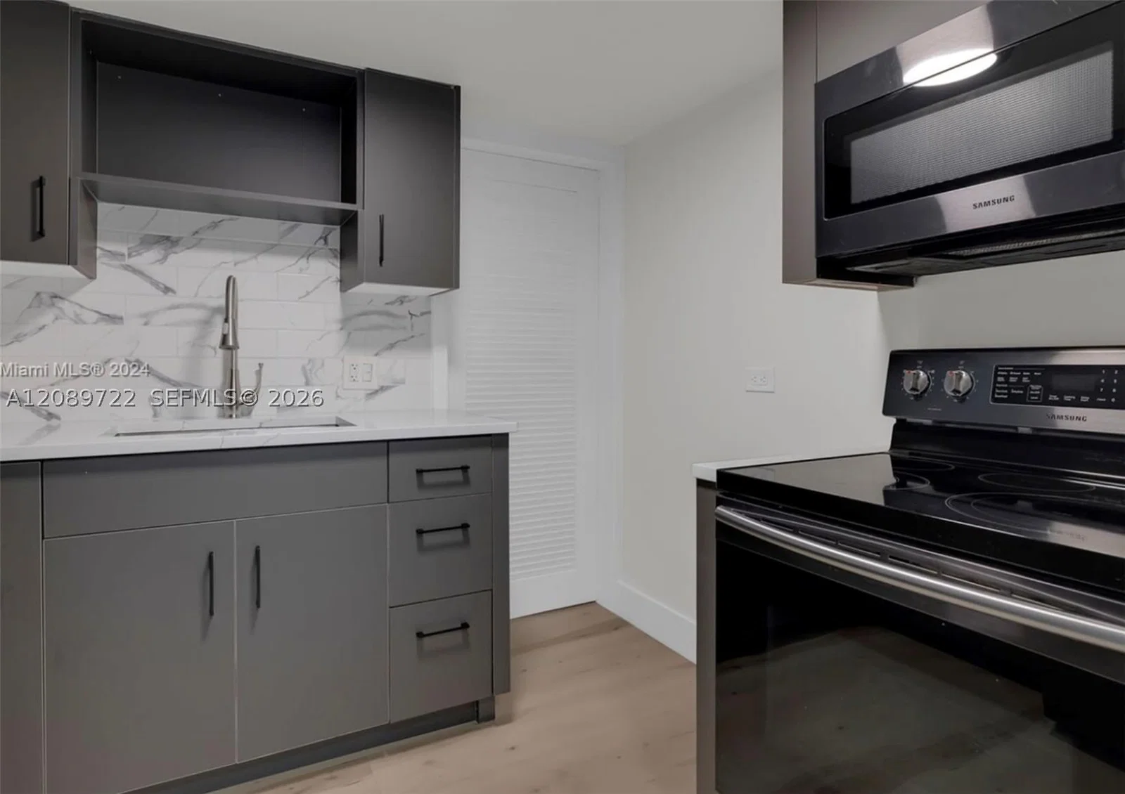 3+1 Müstakil ev — 345 44th St, Miami, FL 33127