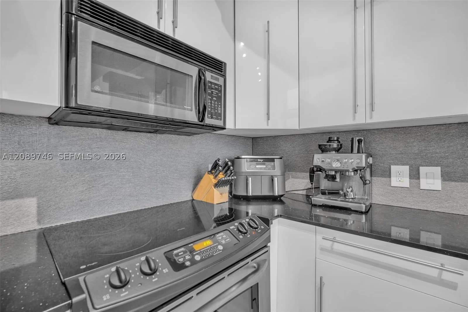 2+1 Condo — 690 1st Ct #2319, Miami, FL 33130