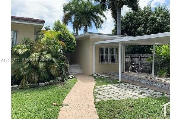 3+1 Müstakil ev — 800 25th Rd, Miami, FL 33129