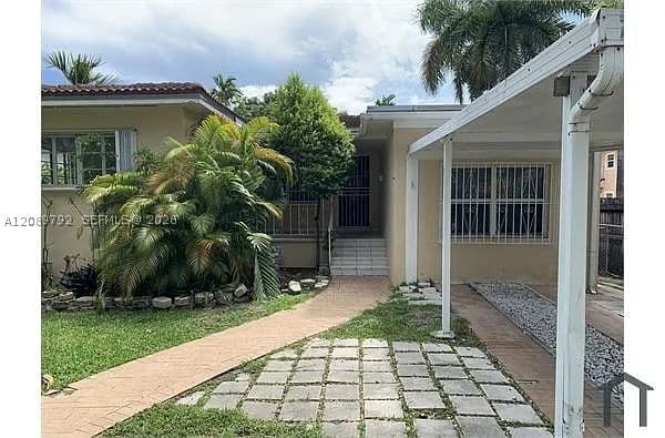 3+1 Müstakil ev — 800 25th Rd, Miami, FL 33129