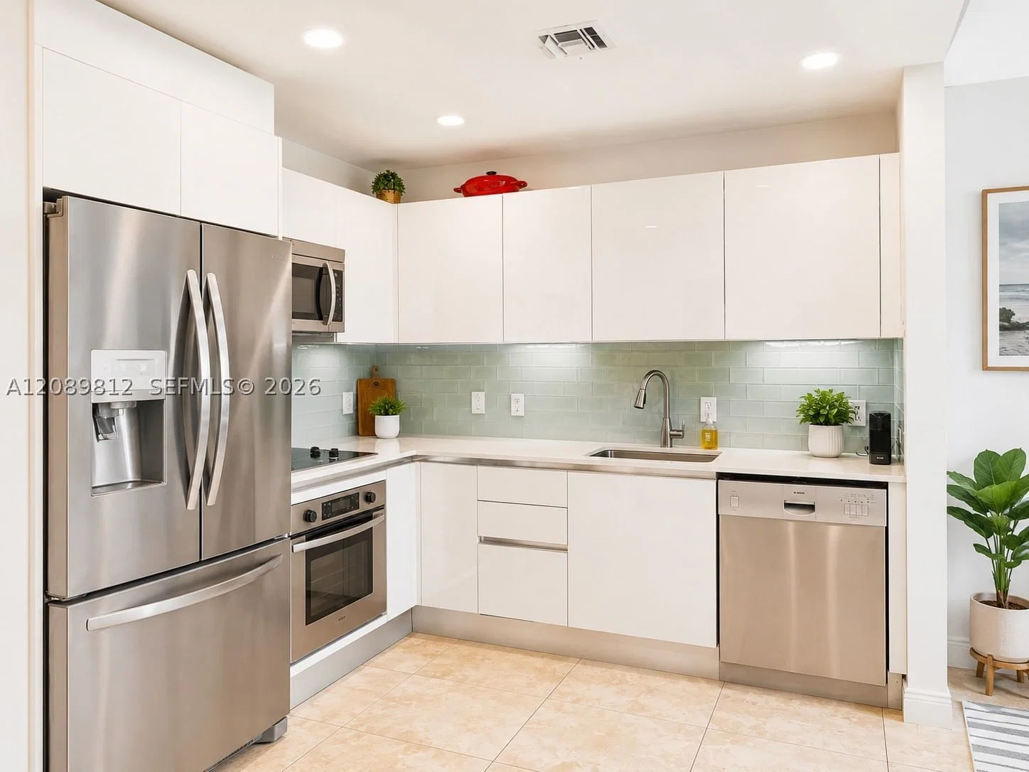 1-bedroom Condo — 1050 Brickell Ave #410, Miami, FL 33131