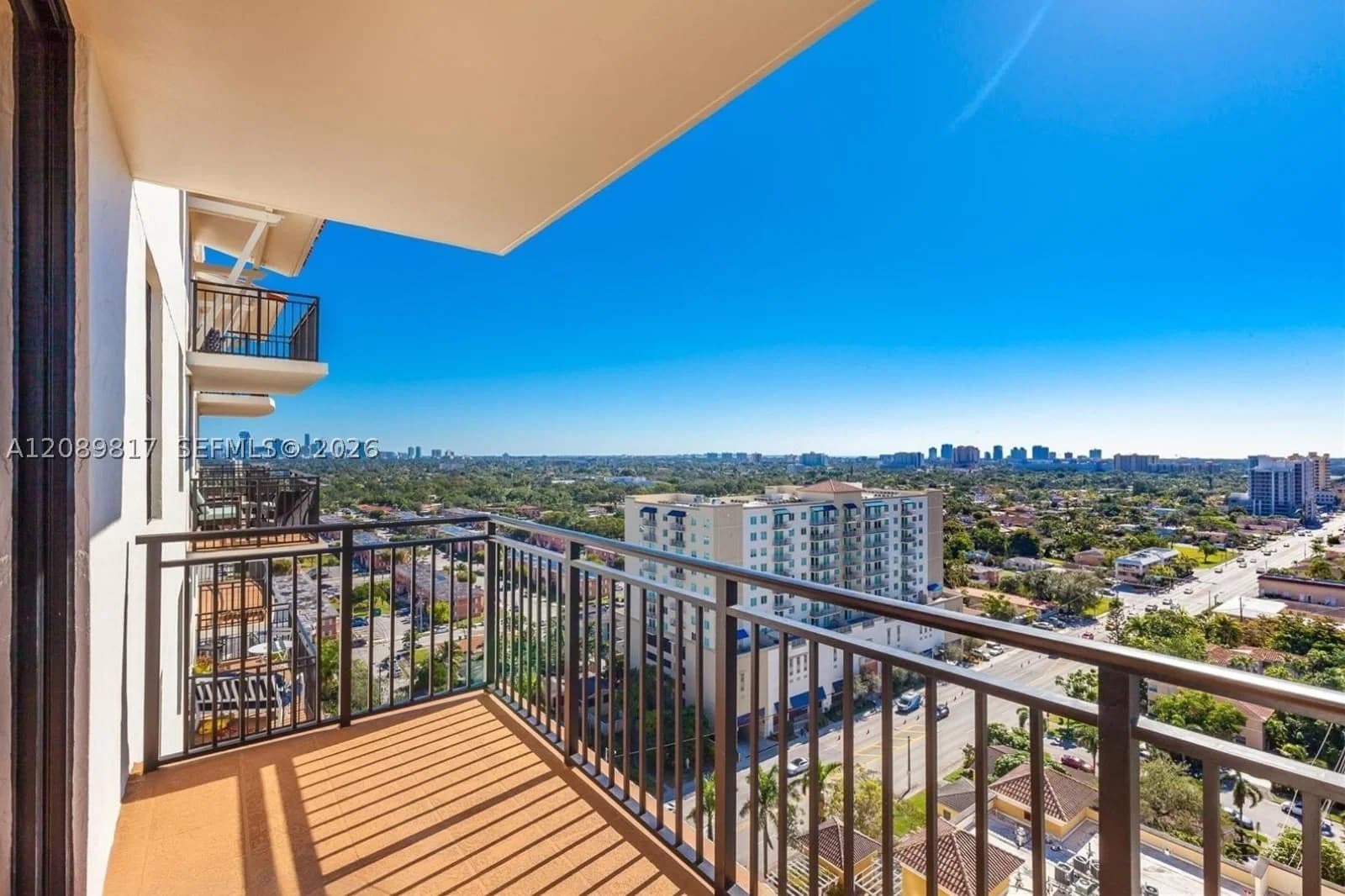 2-bedroom Condo — 888 Douglas Rd #1608, Coral Gables, FL 33134