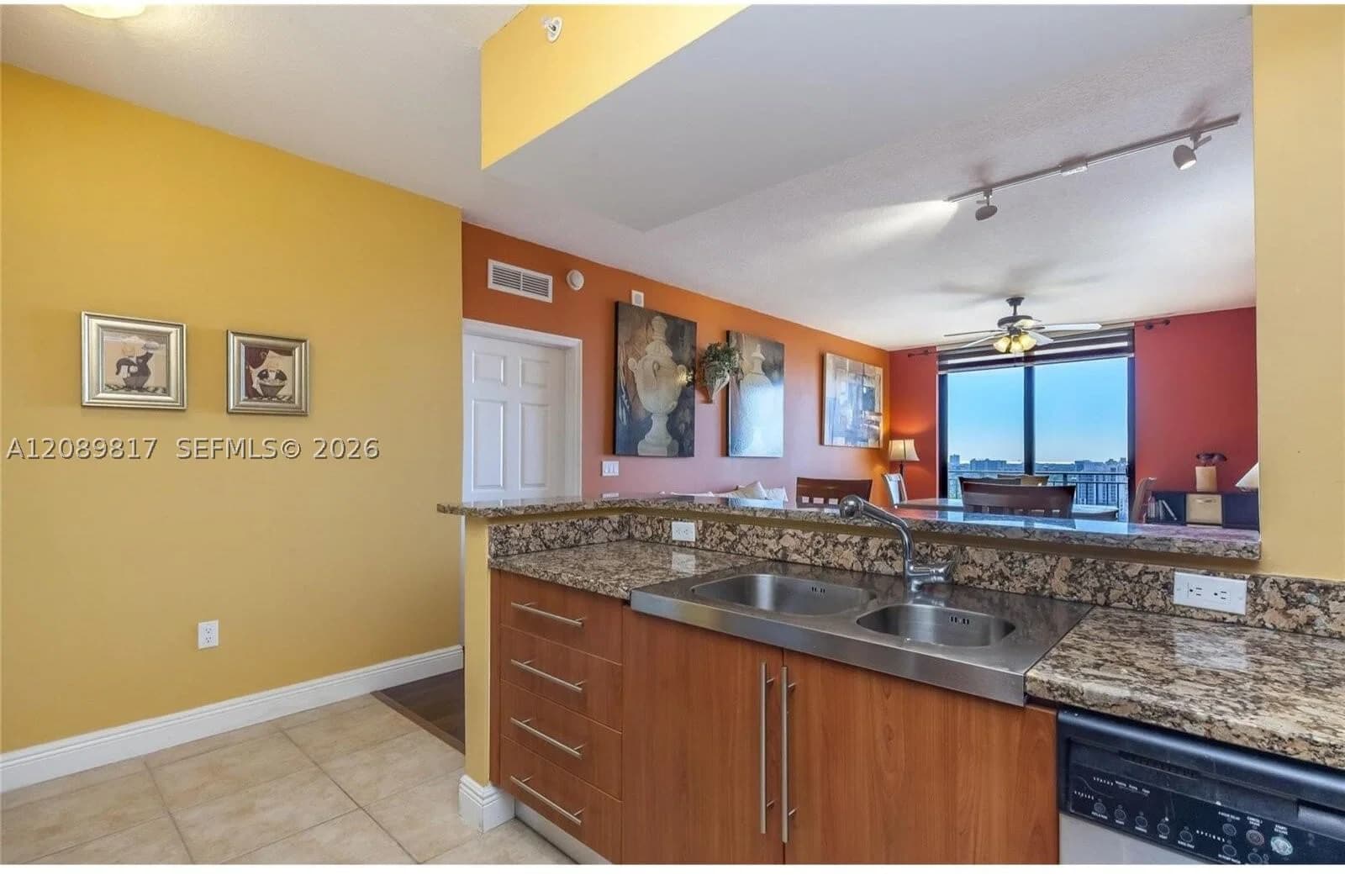 2-bedroom Condo — 888 Douglas Rd #1608, Coral Gables, FL 33134