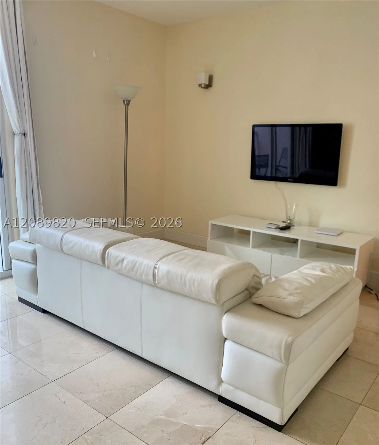 1-bedroom Condo — 185 14th Ter #1713, Miami, FL 33131