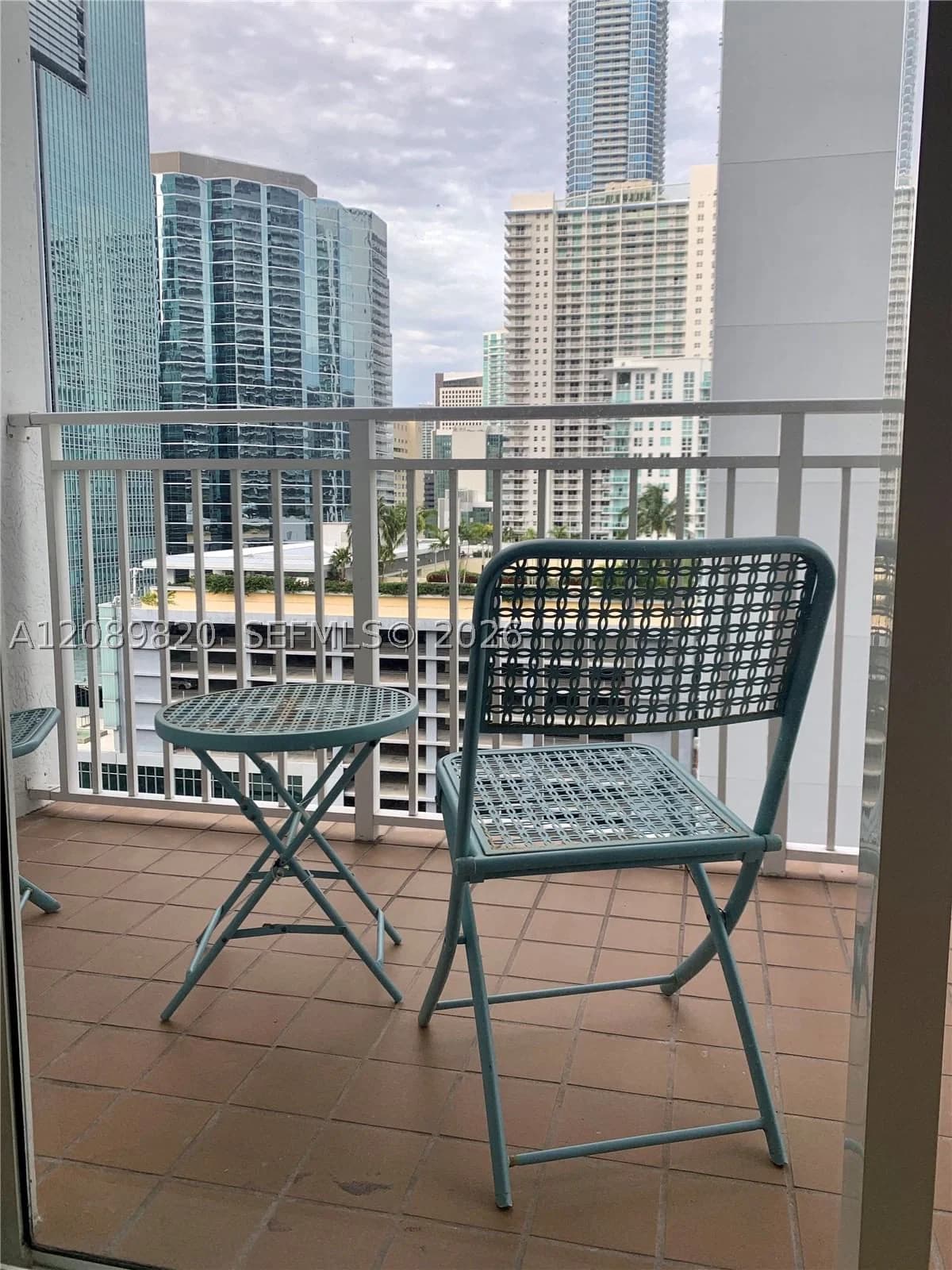 1-bedroom Condo — 185 14th Ter #1713, Miami, FL 33131