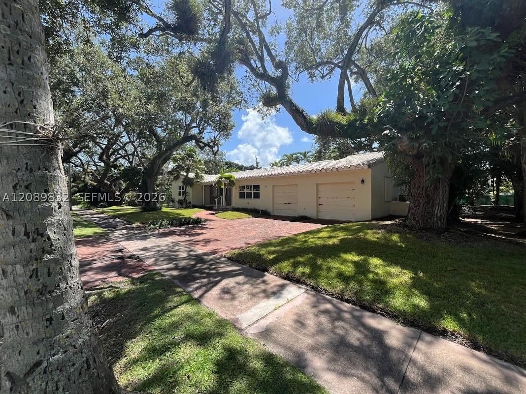 4+1 Müstakil ev — 508 Castania Ave, Coral Gables, FL 33146