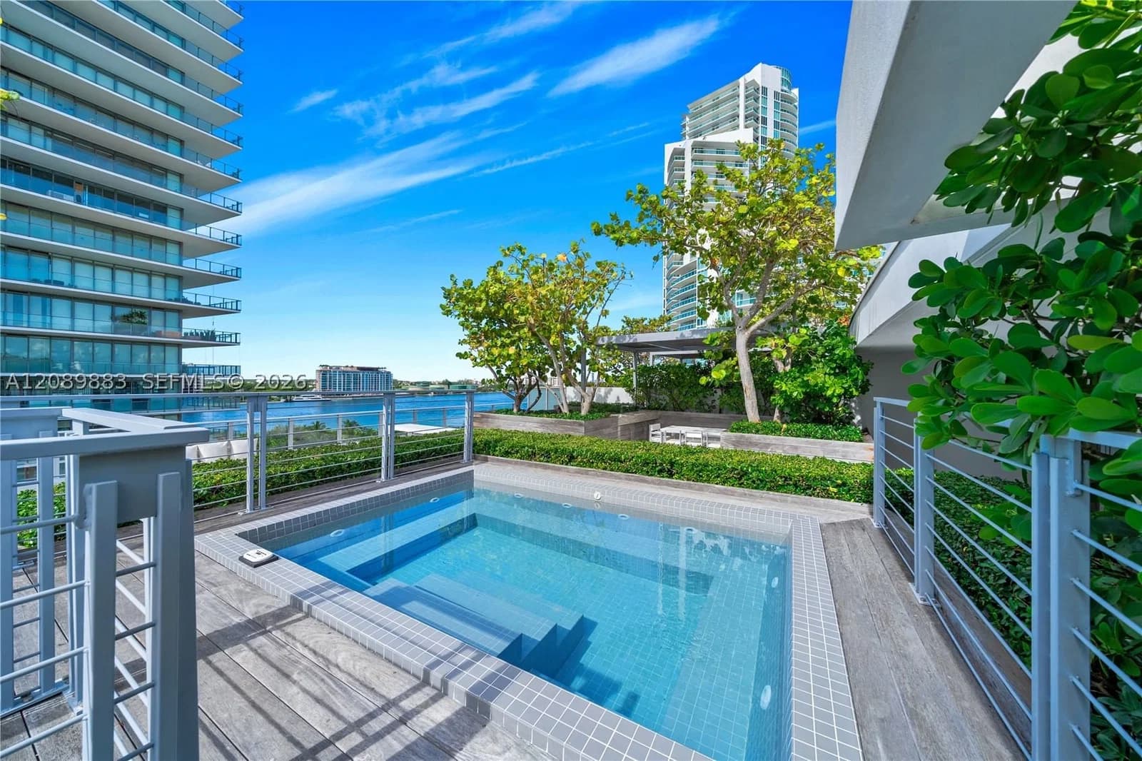 3-bedroom Condo — 801 Pointe Dr #PH 2, Miami Beach, FL 33139