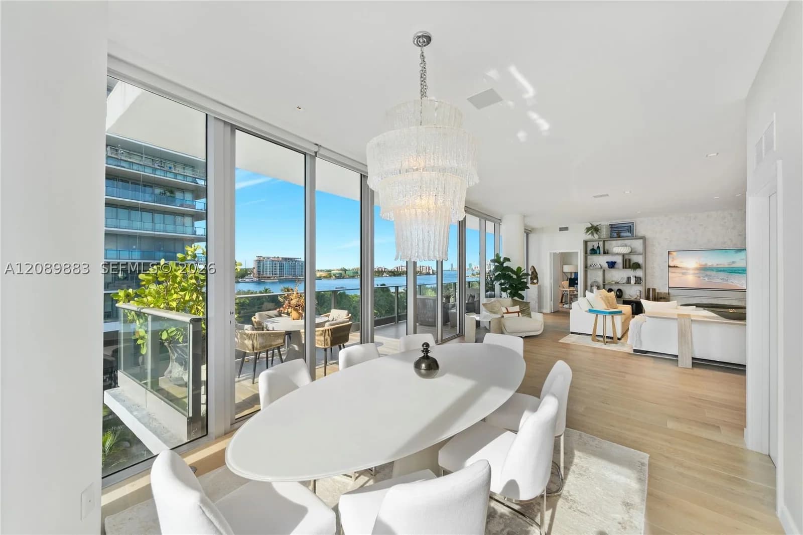 3-bedroom Condo — 801 Pointe Dr #PH 2, Miami Beach, FL 33139