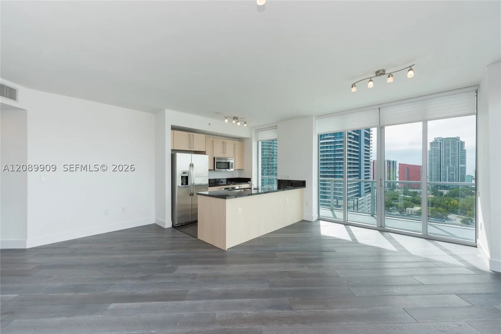 2-bedroom Condo — 79 12th St #2501-S, Miami, FL 33130