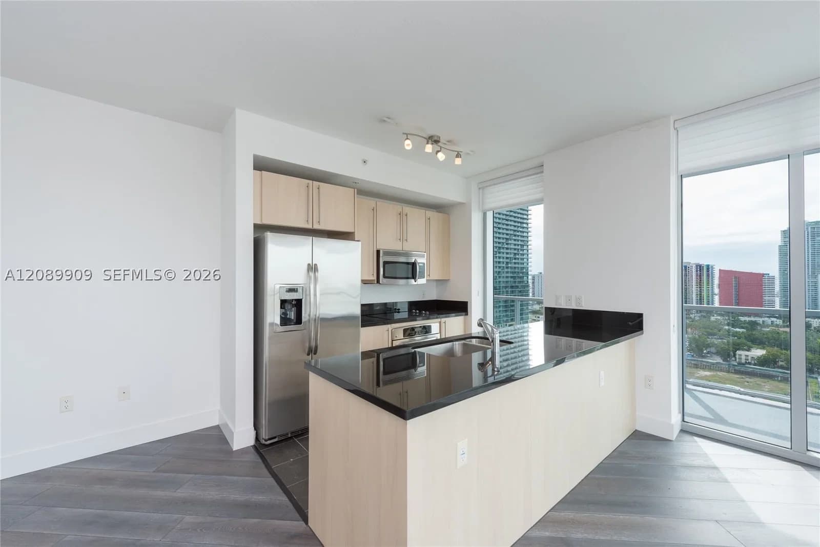2-bedroom Condo — 79 12th St #2501-S, Miami, FL 33130