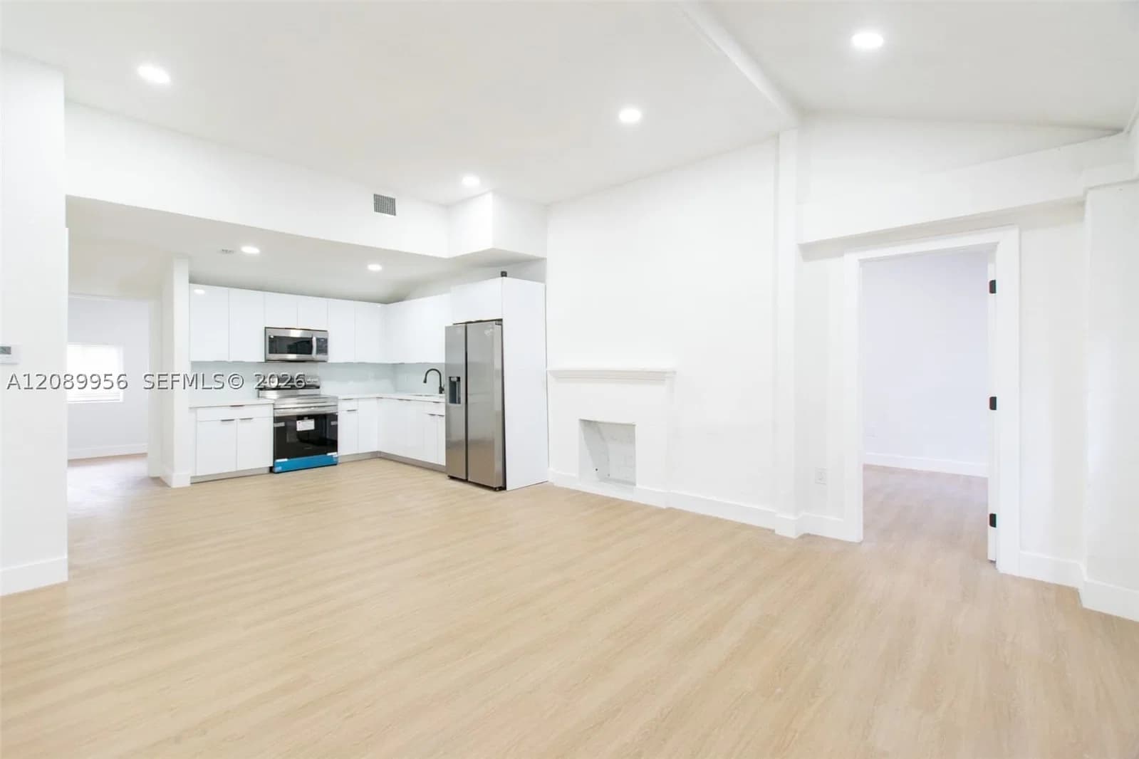 4+1 Müstakil ev — 2324 14th Ave, Miami, FL 33142